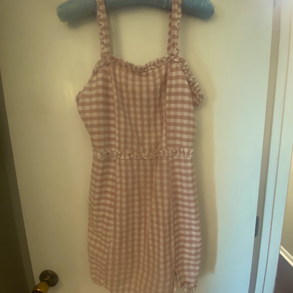 Pink and white Dress, lightly used! No flaws!